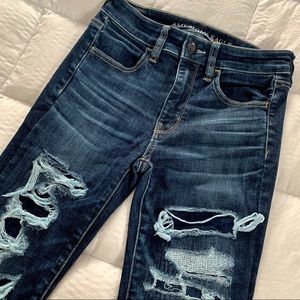 Ripped high-rise jegging
